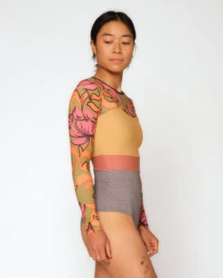 Hermosa One Piece - Freya 12 Hermosa One Piece - Freya -Theseea SEEA Hermosa Surfsuit Freya 4X5 11 cc5d452a 2b08 4c89 917e 4a2c47fad23d