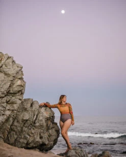 Hermosa One Piece - Freya 17 Hermosa One Piece - Freya -Theseea SEEA Hermosa Surfsuit Freya Lifestyle 4X5 1