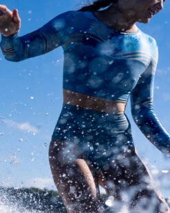 Hermosa One Piece - Seaflower 19 Hermosa One Piece - Seaflower -Theseea SEEA Hermosa Surfsuit Seaflower Lifestyle 4X5 4