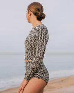 Palomar Crop Top Rashguard - Aries 13 Palomar Crop Top Rashguard - Aries -Theseea SEEA Palomar Rashguard Aries 4x5 3