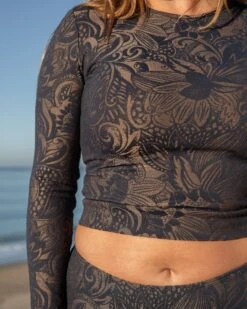 Palomar Crop Top Rashguard - Delfina 10 Palomar Crop Top Rashguard - Delfina -Theseea SEEA Palomar Rashguard Delfina 4X5 9