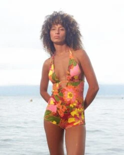 Carmen One Piece - Favinia 15 Carmen One Piece - Favinia -Theseea SU25 Brasil Amanda Engler 9