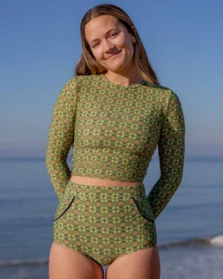 Palomar Crop Top Rashguard - Ecuador 9 Palomar Crop Top Rashguard - Ecuador -Theseea SU25 Palomar Rashgaurd Ecuador 4x5 3