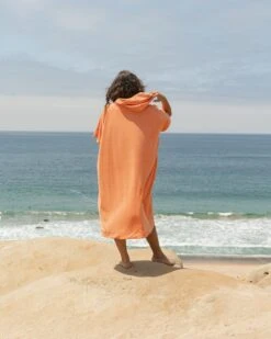 Luna Poncho - Peach Terry 9 Luna Poncho - Peach Terry -Theseea SU25 Tia RockRib Madison Atonce Hannah 53