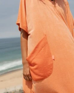 Luna Poncho - Peach Terry 8 Luna Poncho - Peach Terry -Theseea SU25 Tia RockRib Madison Atonce Hannah 54
