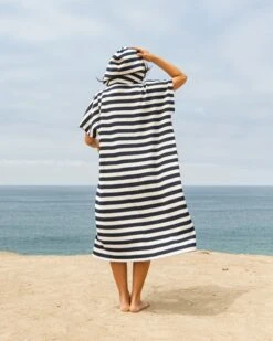 Luna Poncho - Sailor 12 Luna Poncho - Sailor -Theseea SU25 Tia RockRib Madison Atonce Hannah 9