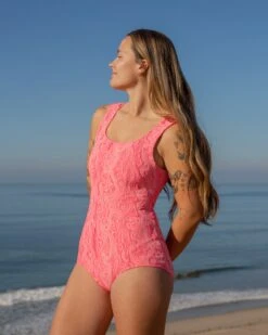 Tofino One Piece - Pink Glow 8 Tofino One Piece - Pink Glow -Theseea SU25 Tofino OnePiece PinkGlow VP 3 7eead157 bb5d 4944 862f 20ee28626605